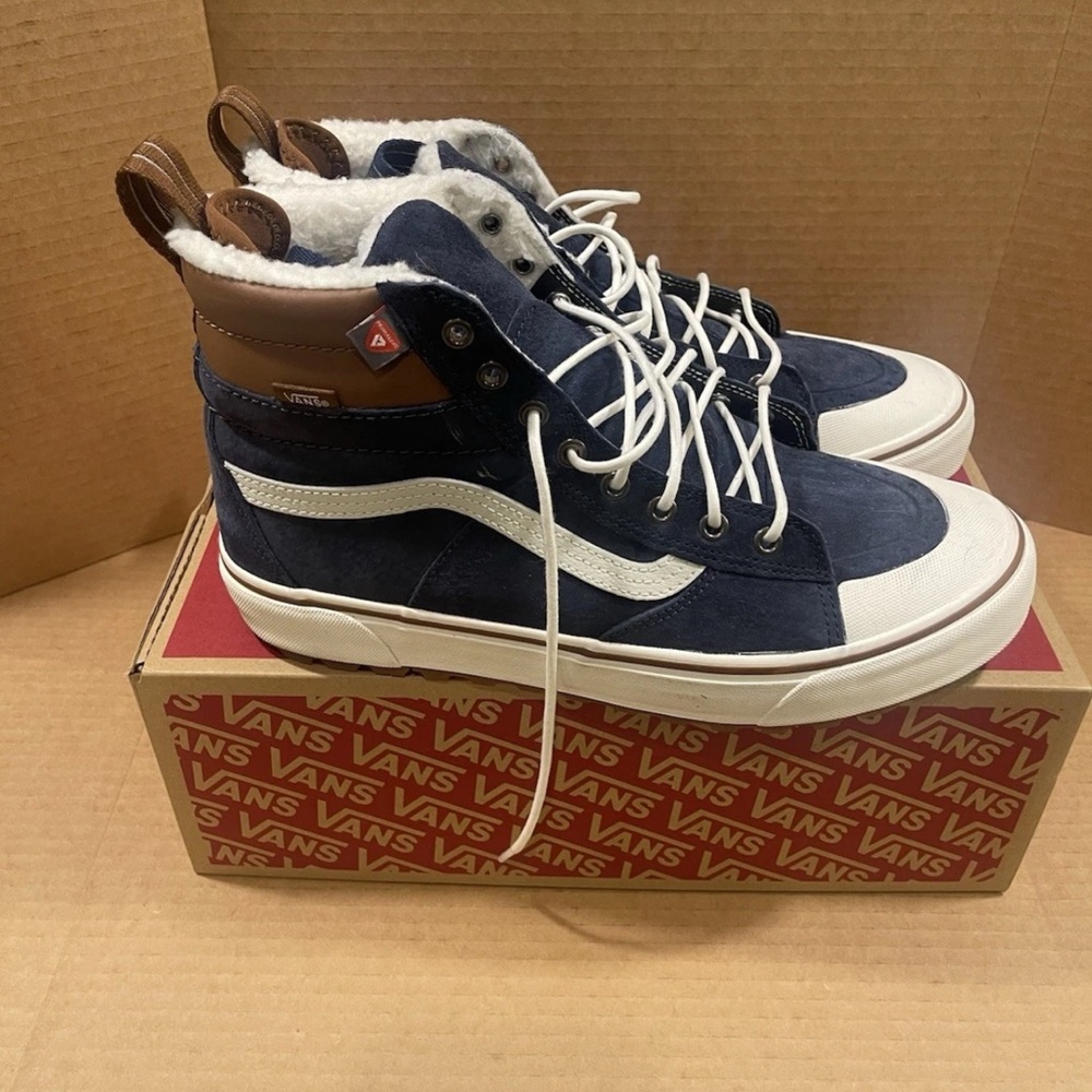Vans Sk8-Hi MTE 2.0 DX in Blue and Brown